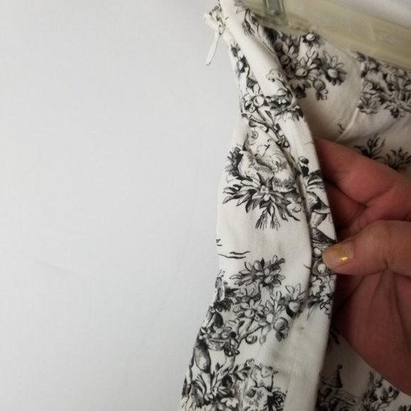 Real Clothes Romantic Art Print Cropped Pants - Picture 4 of 7